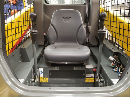 Imagen 4 de 10 de Minicargador Sw16 Wacker Neuson Con Motor Kohler De 55cv