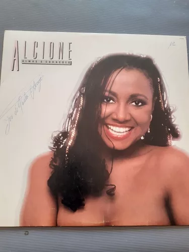 Alcione completa 75 anos; Relembre sucessos e raridades da cantora - Rádio  Itatiaia