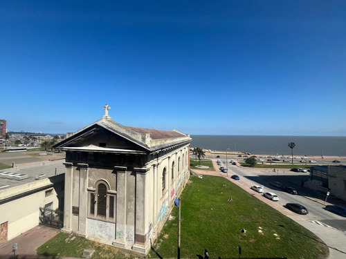Venta De Oficina Con Vista Al Mar En Ciudad Vieja