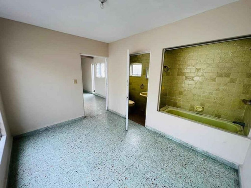 Casa En Colonia Roma Sur Calle Amealco #·14 Colonia Roma Sur Cuauhtémoc. Entre Tepic Y Baja California. Cerca Av. Monterrey, Medellín, Colonia Condesa, Uso 3 Niveles, Cus 400m2, 3 Viviendas. Fl19-za