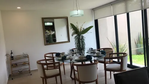 Se Vende Casa Entre El Refugio Y Zibata, 3 Recamaras, 2.5 Baños, Jardín, Roof Ga