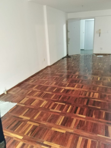 Imagen 3 de 9 de A 1 Cuadra De Plaza Independencia, 1 Dormitorio