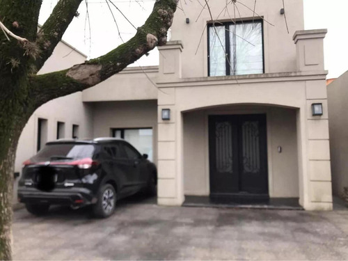 Casa En Venta - 4 Dormitorios 2 Baños - 469mts2 - Suipacha