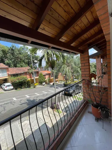 Vendo Casa Unifamiliar En Envigado, Doble Parqueadero.