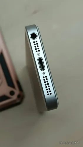iPhone SE 32gb 1ra Generacion Color Plata Con Funda (Usado)