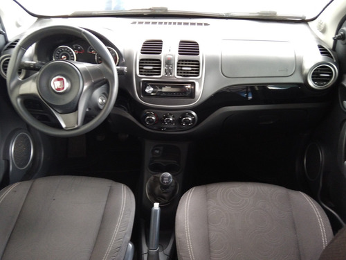Imagem 4 de 6 de Fiat Grand Siena Attractive Evo 1.4 Preto 2018
