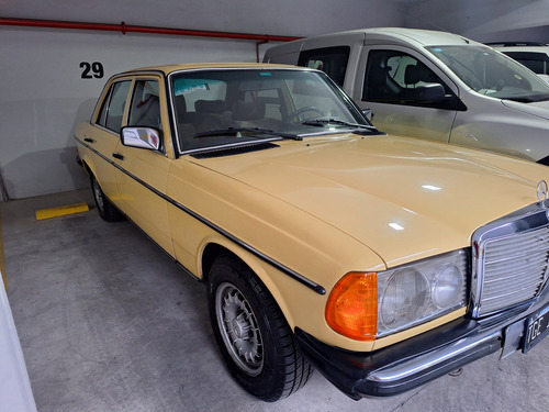 Mercedes Benz 300d. Full