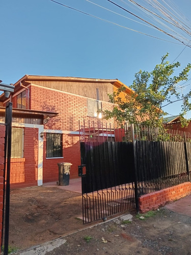 Casa Dos Pisos Con Excelente Ubicación *se Acepta Subsidio