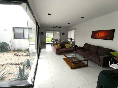 Venta Casa En San Sebastian Area 2 Golf - 5 Ambientes