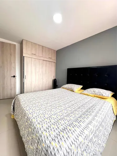 Amplio Apartamento En Laureles.