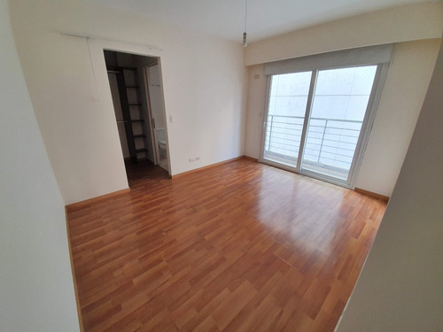 Dueño Vende,3 Amb. Muy Luminosos . 50 Mts De Av. Cordoba .