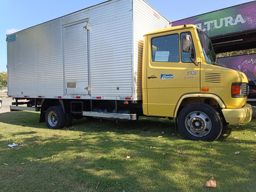 Imagem 15 de 25 de Caminhao Mb 710 Plus 2012