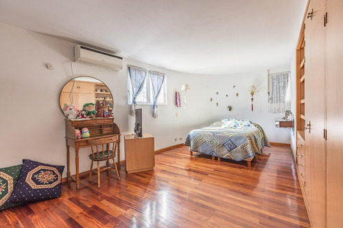 Venta Casa 5 Ambientes De Estilo | Excelente Estado| Luz | Detalles De Calidad | Caballito