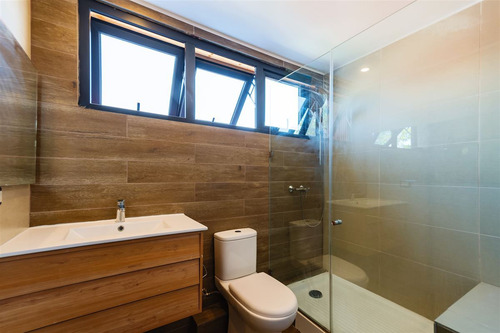 Casa En Venta De 4 Dorm. En Las Condes