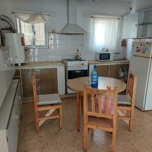 Excelente Casa En Bragado, Pcia De Ba, En Excelente Ubicación (4 Ambientes, 2 Baños , Lavadero, Patio , Garage, Local)