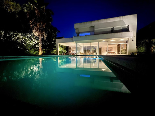 Moderna Casa Al Lago En Venta En Santa Barbara