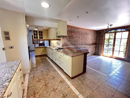 Casa En Venta De 4 Dorm. En Colina
