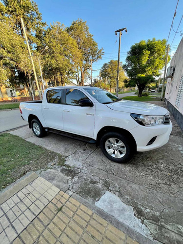 Imagen 3 de 11 de Toyota Hilux 2018 2.4 Cd Sr 150cv 4x2