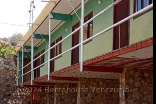 Posada Cumana, Mariguitar Vendo.