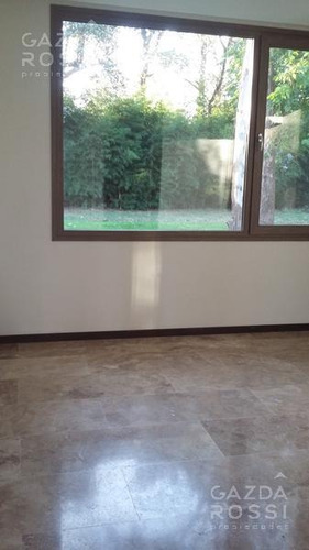 Imagen 17 de 18 de Importante Casa A Estrenar En Saint Thomas Este