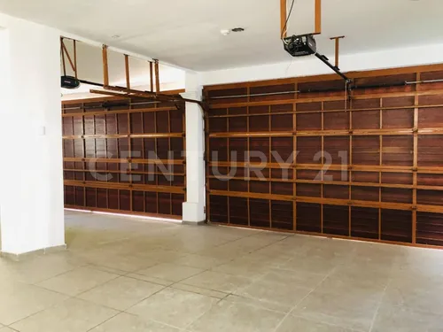Casa En Venta, En El Palomar, Tlajomulco De Zuñiga, Jalisco.
