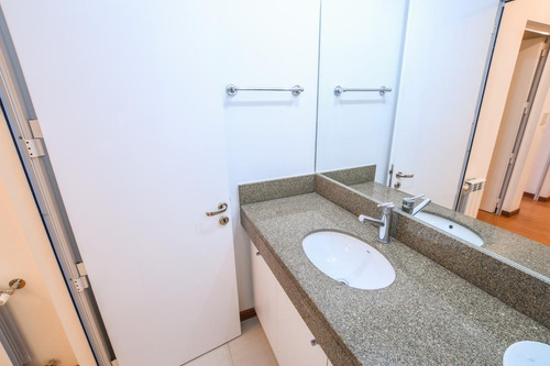 Departamento De 3 Dormitorios En Venta - Nuevo Con Cochera Y Patio - Centro