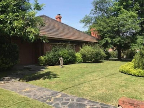 Chalet Clasico En Esquina.venta En Country San Diego