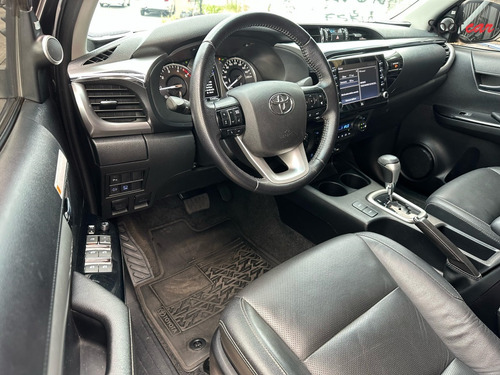 Toyota Hilux 2.8 D-4D TURBO DIESEL CD SRX 4X4 AUTOMÁTICO