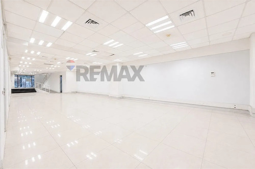 Local Comercial 1.002 M² Paseo Huérfanos