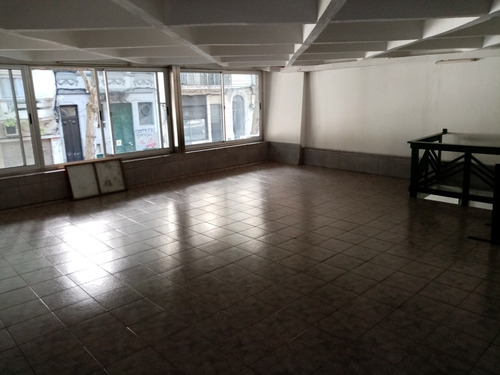 Local Comercial O Profesional. Al Frente 198 M2 En 2 Plantas