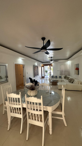 Villa En Venta En Metro Country Club Juan Dolio.