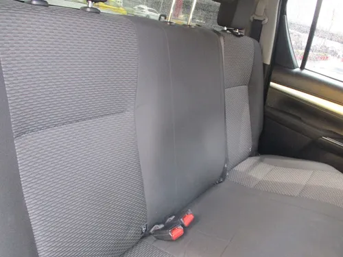 Toyota Hilux 4x4 2400cc Mt Aa