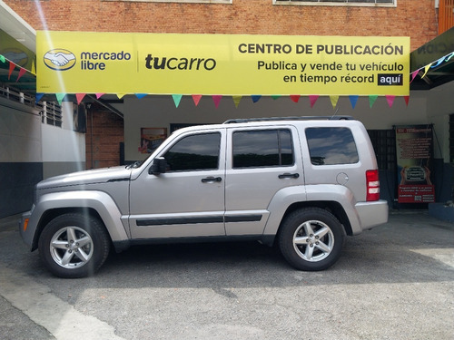 Imagen 2 de 14 de Jeep Cherokee Sport 2014