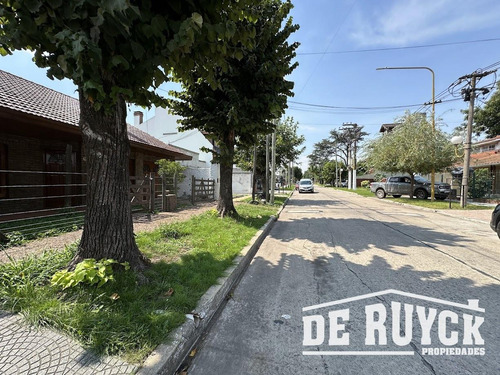 Chalet En Pleno Barrio Los Cedros