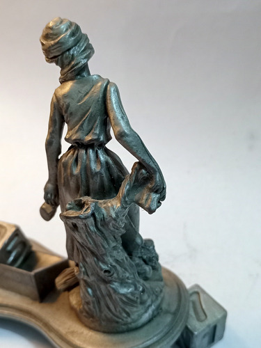 Estatuilla Original Con Calendario En Inglés Gris Oscuro (Usado)