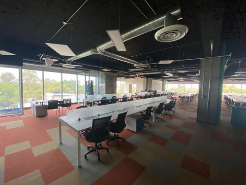 Oficina Plug And Play De 3,439 M² En Renta: Espacio Amplio Y Listo Para Ocuparlo