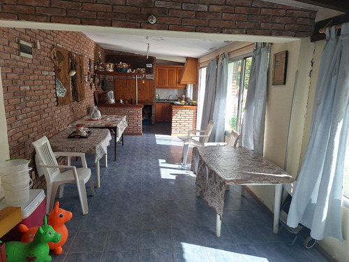 Casa Y Barbacoa En Muy Buena Ubicación De Excelente Construcción.- Terreno 432 Mc Con 13 Mts De Frente, Edificados 170 Mc, Apta Prestamo Bancario, Consulte Permuta
