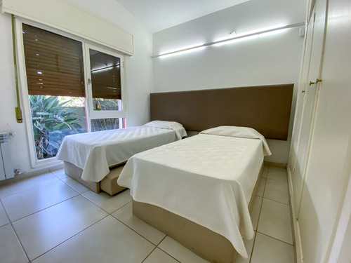 Casa En Las Sierras De Carlos Paz · Con Pileta Y Cochera · Patio · Luminoso · Vista A Carlos Paz · Venta