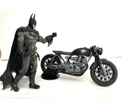 Batman Dc Multiverse Con Motocicleta (Usado)