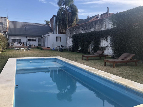 Imagen 2 de 30 de Casa Chalet En Venta - 4 Ambientes - Parque Y Pileta - Permuta - Ituzaingo / Padua