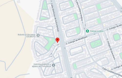 Casa En Fraccionamiento Ubicada En Colonia Paseo De Chihuahua, Con 3 Recamaras Y 199m2, A Solo Unos Minutos De Plaza Comercial Paseo Basarí.