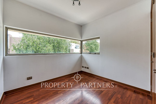 Impecable Casa En Los Bravos Nororiente Con Piscin...