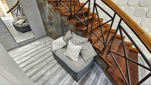 En Venta Impresionante Casa Ubicada En La Urbanización La Floresta 24-27529