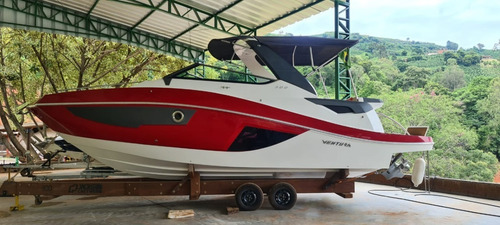 Lancha Ventura 300 Crossover