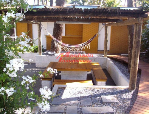 Casa De Cuatro Dormitorios Con Piscina - San Rafael- Ref: 5524