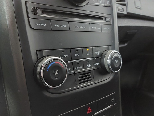 Imagen 12 de 15 de Mahindra Xuv500 2.2 Fl Base 4x2 At