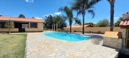 Imagem 4 de 14 de Linda Chácara Com Área De 2.700 M²e Excelente Topografia !!