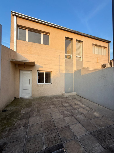 Casa En Venta Ubicado En Adrogué, Almirante Brown, G.b.a. Zona Sur