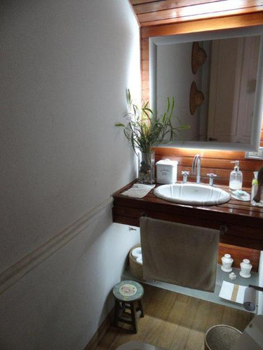 Chalet Ingles En Impecable Estado - 6 Ambientes Y Dependencias En 2 Plantas.