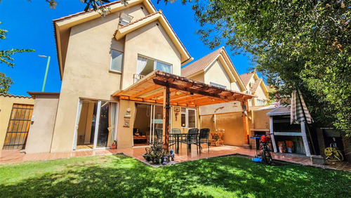 Gran Oportunidad Casa 3 Pisos 4dor. 3est. En Condominio Int